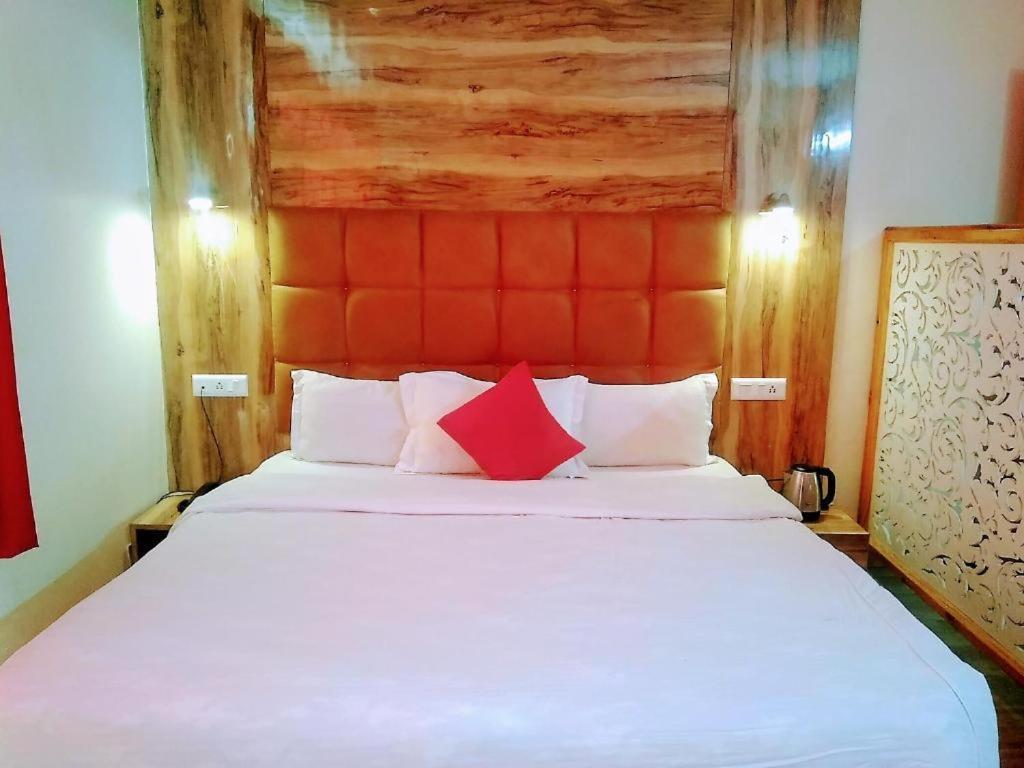 Holiday Hill Mountain View With Balcony McLeod Ganj Extérieur photo
